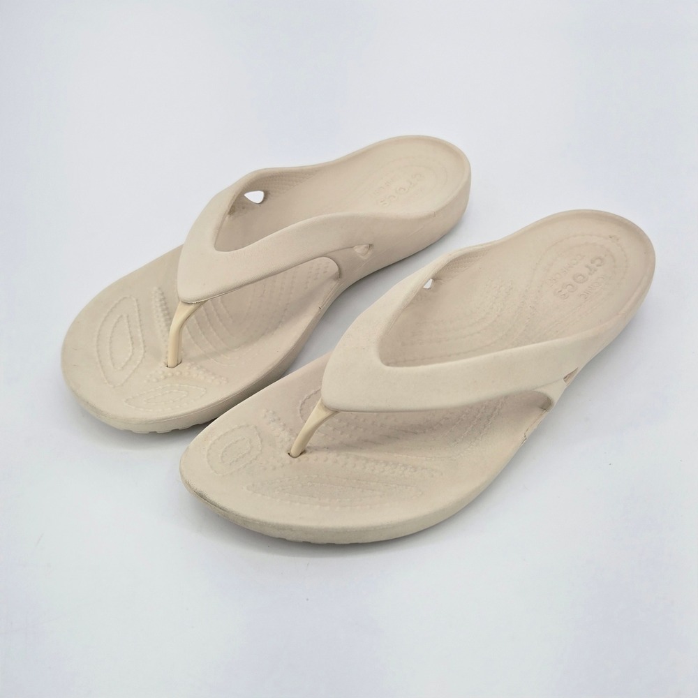 Crocs Kadee II Flip Oatmeal Beige Comfort Beach Thong Sandals Women Size 9 GUC